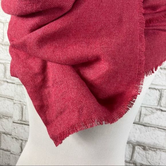 Red oversized wrap blanket scarf - Picture 2 of 3